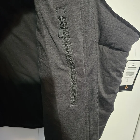 Torrid Active Black Puffer Vest - Picture 8 of 10